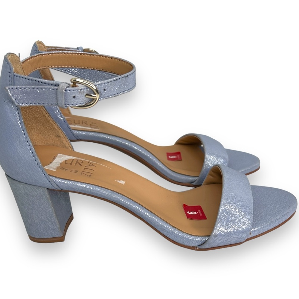 NEW Naturalizer True Colors Vera Ankle Strap Sandal in Periwinkle Blue Metallic.